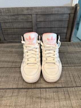 adidas Hardcourt Hi J 'Logo Print' White Pink Sneakers Size 5 youth women’s 7.5